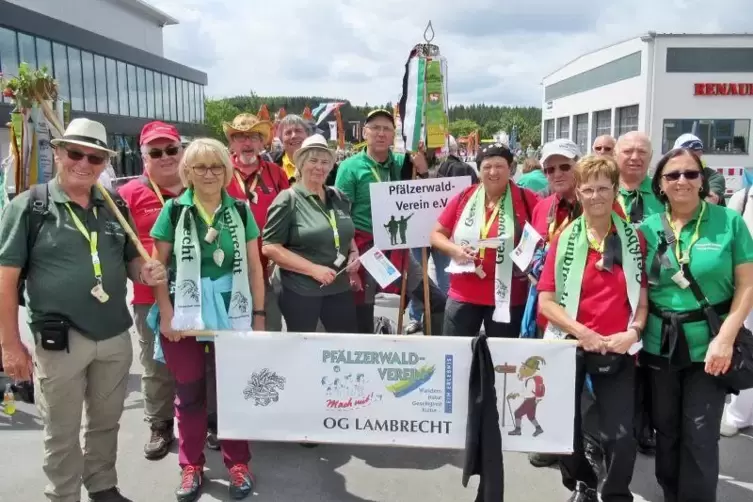 Nicht einverstanden mit dem Vorstandsbeschluss: die Abordnung des Lambrechter Pfälzerwald-Vereins beim Deutschen Wandertag mit T