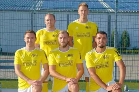 Die Neuzugänge bei der SG VB Zweibrücken/SV Ixheim (vorne von links): Waldemar Schwab, Lukas Carbon, Volker Simon, (hinten von l