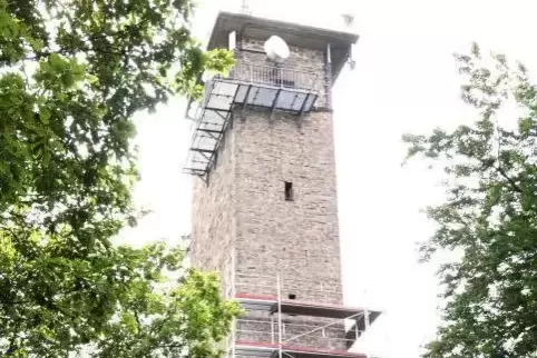 Potzbergturm: Aus der geplanten Eröffnung im August wird nichts. Einige Antennen müssen noch umgesetzt werden.  Foto: sayer