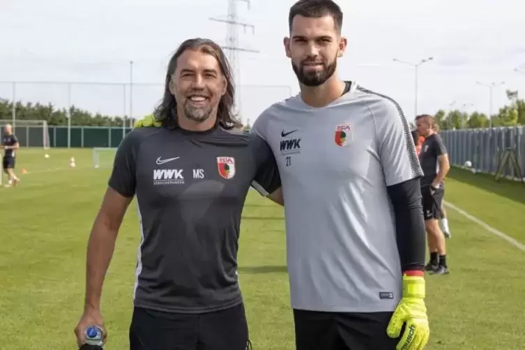 Martin Schmidt und sein neuer Torhüter Tomas Koubek. Foto: Imago-Images/Krieger