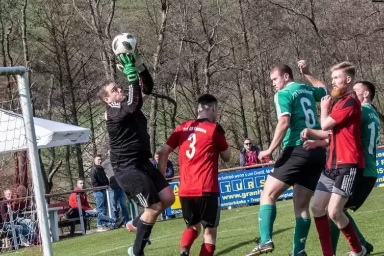 Die Gauersheimer (grüne Trikots, hier in einem Spiel der vergangenen Saison in Ramsen), wollen am Freitagabend gegen die SG Appe