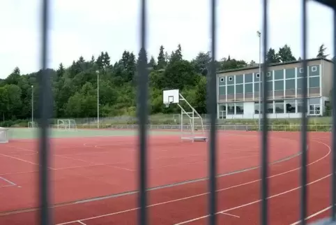 Nach dem Brand ist die Turnhalle des Nordpfalzgymnasiums weiterhin gesperrt. Zunächst einmal soll der Sportplatz für den Sportun