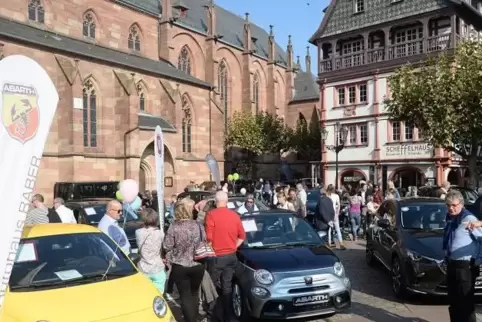 Der Stand des Autohauses Raber beim Autosalon 2018. Archivfoto: Linzmeier-Mehn