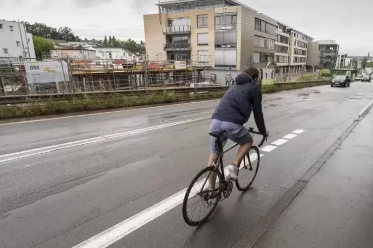 Auf der Trippstadter Straße endet der Fahrradweg in Höhe des DFKI in Richtung Innenstadt plötzlich.  Foto: VIEW