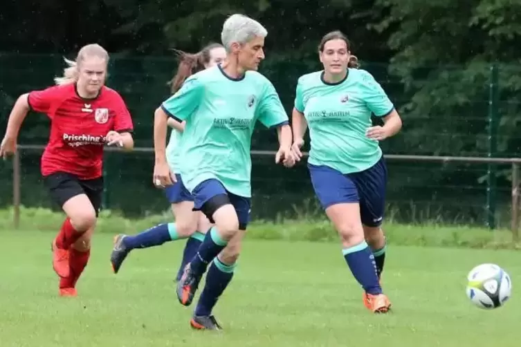 Aufholjägerinnen: Waldsee/Schiffer-stadt (grün) im Pokal. Foto: Lenz