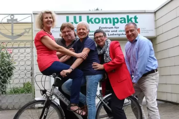 Ein gutes Team bei LU kompakt: Marga Mwangi neben Katrin Kirchner und Uri Schneider (rechts) sowie Reinhard Winstel und Karin Sc