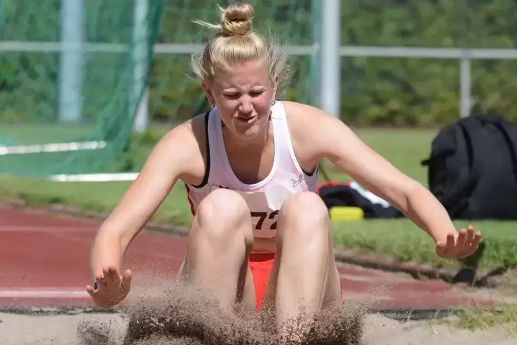 Westpfalzmeisterin im U18-Vierkampf: Ann-Sophie Becker vom TV Thaleischweiler. Foto: Seebald