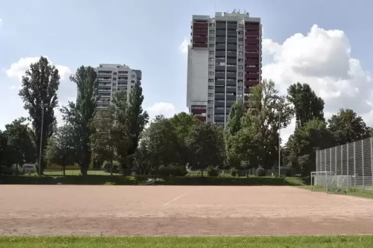 Das Spielfeld im Pilgerpfad ist in etwa so alt wie das Wohngebiet selbst. Ursprünglich war es für den Schulsport gedacht, inzwis