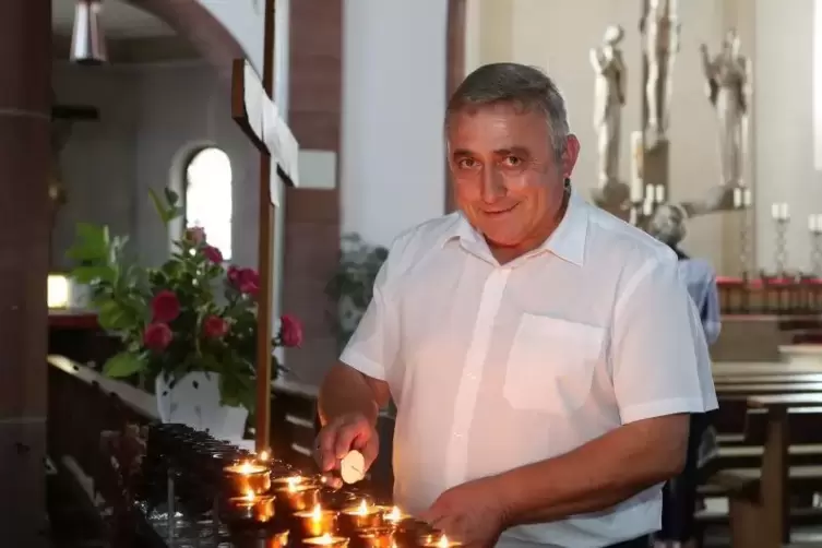 Neugierig und offen für die neue Aufgabe: Diakon Helmut Weick, hier in der Pfarrkirche St. Jakobus. Foto: Lenz