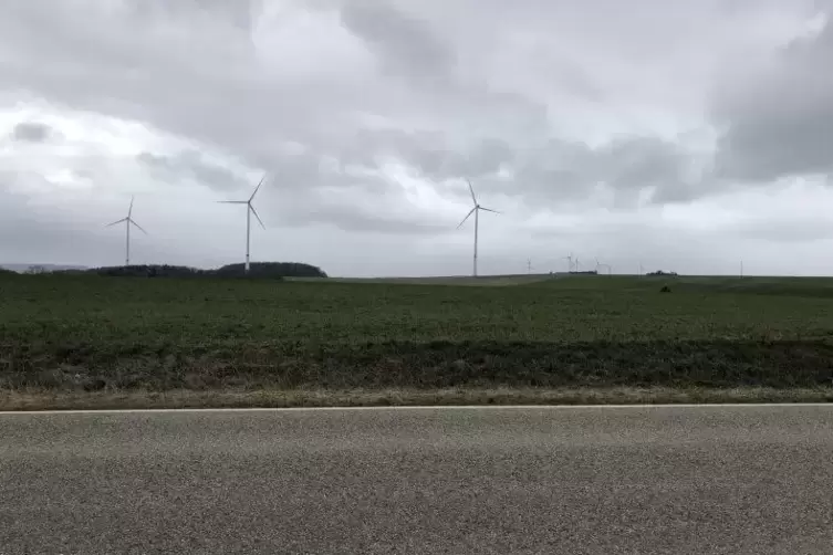 Drei Windräder auf Kröpper Gemarkung beim Stausteiner Hof sind im vergangenen Jahr in Betrieb gegangen. Für zwei weitere Anlagen