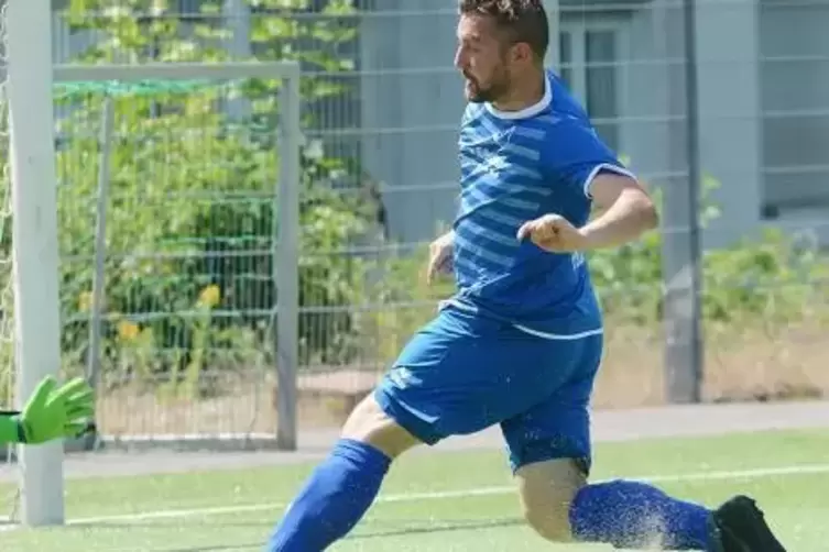 Nicht sein Spiel: Daniel Preuß leitete mit einem Ballverlust das erste Gegentor ein und vergab kurz Schluss die Chance zum 2:2. 