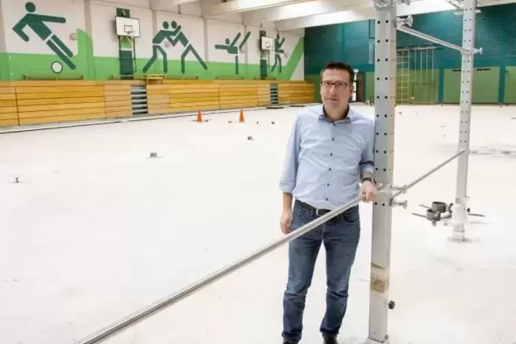 Großbaustelle Reichswald-Sporthalle: Erster Beigeordneter Marcus Klein ist zuversichtlich, dass die Sportstätte vor der kalten J