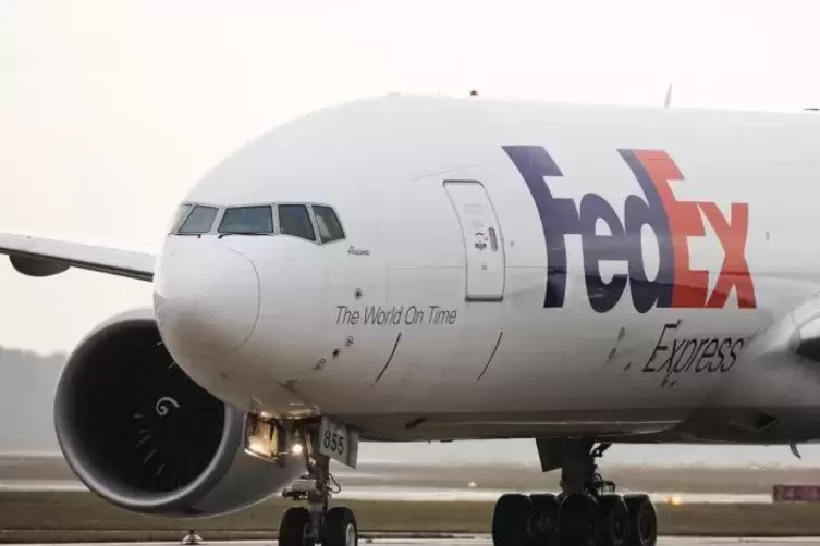 Eine Maschine des US-Paketdienstleisters Fedex Express auf dem Flughafen Köln-Bonn.  archivFoto: dpa