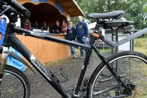 Viele ließen sich vom Wetter nicht davon abschrecken, den Radweg zwischen Monsheim und Marnheim unter die Räder zu nehmen.  Foto