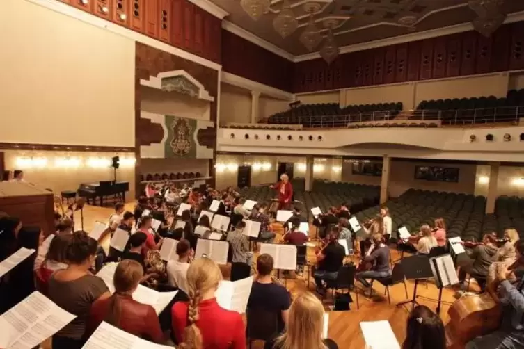 Sind aus dem 3480 Kilometer entfernten Kazan nach Deutschland gereist: 107 Musikstudenten vom Konservatorium. Hier proben sie im