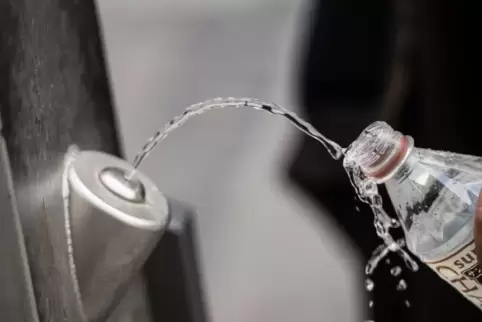 Die FWG schlägt Brunnen vor, damit sich Schüler in Schulen mit Wasser versorgen können.