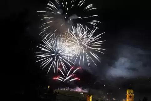 Das Wurstmarkt-Feuerwerk über dem Michelsberg,