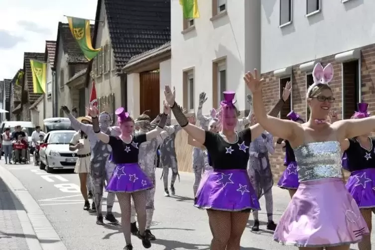 Am Sonntag ist Kerweumzug in Heuchelheim.