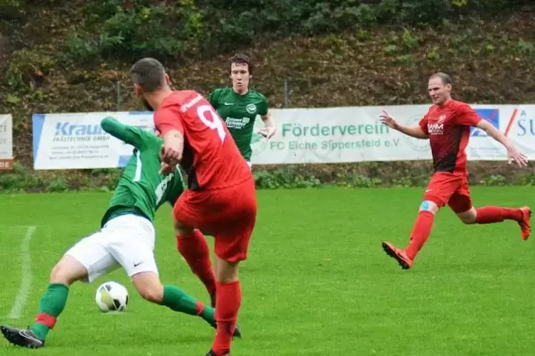 Nicht zu bremsen: Gundersweilers Vierfach-Torschütze Michael Hammerschmidt (Nummer 9).