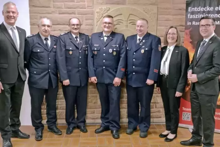 Verdiente Feuerwehrmänner wurden am Freitag in Ramstein-Miesenbach geehrt.