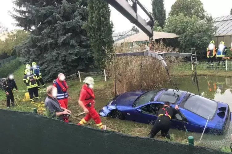 Der Unfall ereignete sich kurz hinter einem Kreisverkehr.