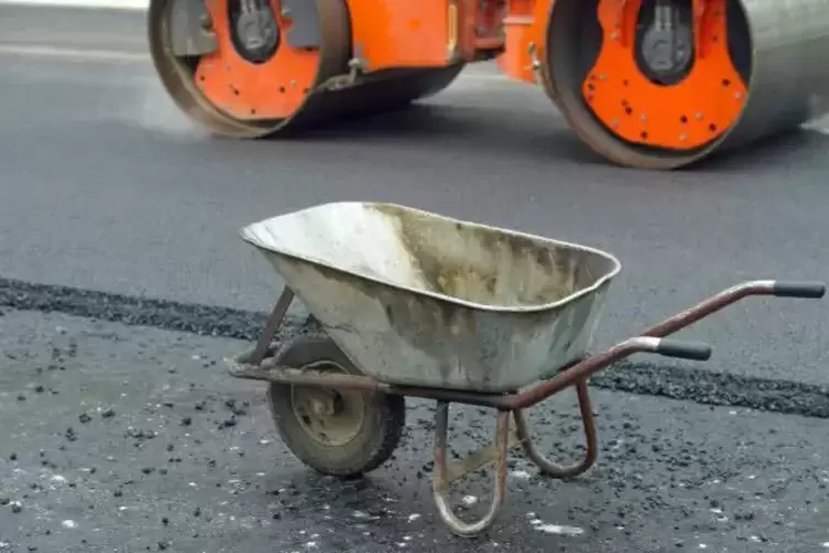 In den nächsten Wochen rückt die Tiefbaufirma in der Johannes-Mehring-Straße an. 