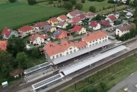 Am Bahnhof soll eine Park-and-Ride-Anlage entstehen. Deshalb hofft die Gemeinde auch auf ein Gewerbegebiet.