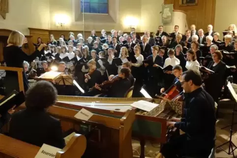 In der Martinskirche waren schöne Klänge zu vernehmen: Das komplette Ensemble ist hier in Aktion.