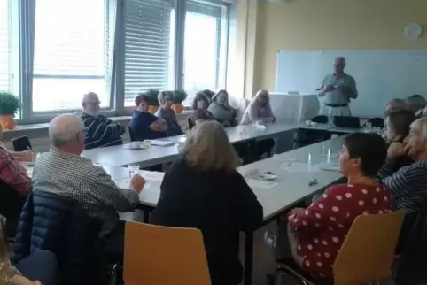 Vor Kurzem trafen sich rund 40 ehrenamtliche Betreuer zu einem Erfahrungsaustausch in Landau.