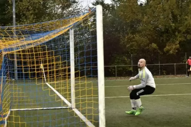 In der 89. Spielminute musste SC-Keeper Dennis Stockmann zusehen, wie sich der Ball hinter ihm zum 1:2-Endstand ins Tor senkte.