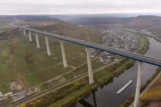 Jahrzehnte in der Planung und höchst umstritten: Die Hochmoselbrücke.