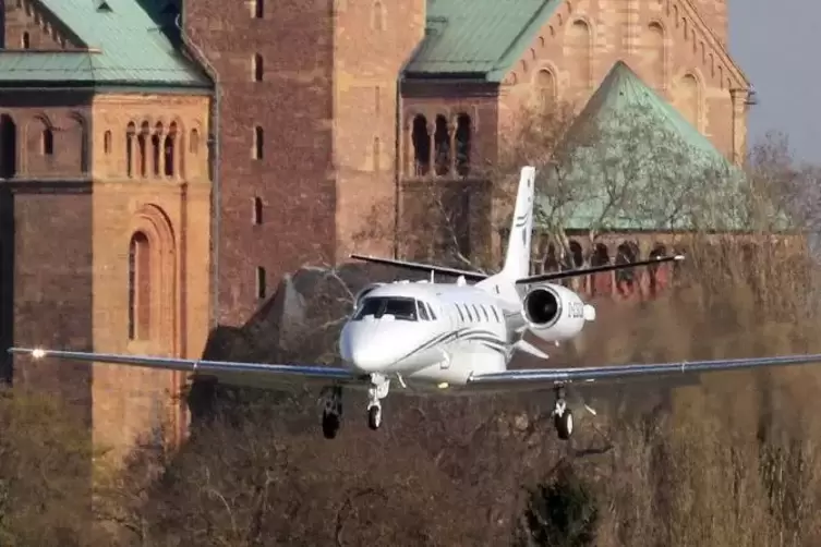 Im Anflug auf den Flugplatz Speyer: Cessna Citation XLS+. Bald könnte es mit Elektroantrieb leise und emissionsfrei am Dom vorbe