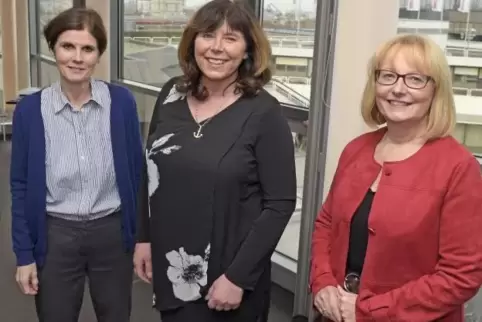 Cornelia Reifenberg, Jutta Steinruck und Beate Steeg (von links) sollen in höhere Besoldungsgruppen aufrücken.