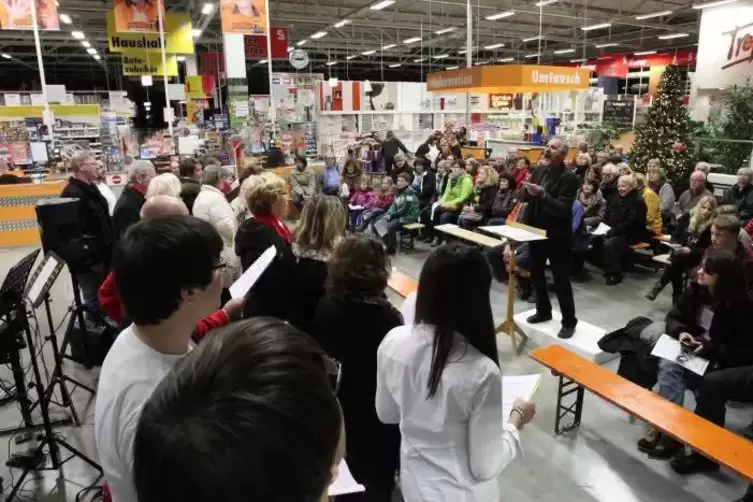 Gottesdienst im Baumarkt.