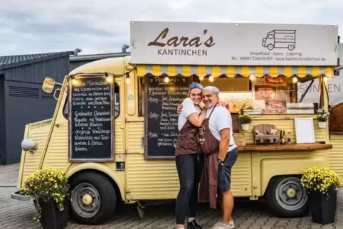 Kantinchen-Betreiber Michael Schlicksupp und seine Tochter Lara Breyer: Seit 2016 verkaufen die Oggersheimer mit ihrem Foodtruck
