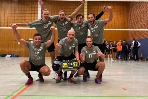 Die SVK-Volleyballer beenden die Hinrunde zwar mit einem Auswärtssieg, aus dem Abstiegskampf sind sie aber noch nicht raus.