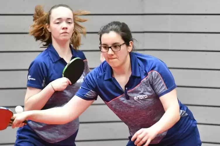 Denise Bicha (Brille) und Victoria Schaaff harmonierten im Doppel.