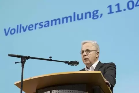 Geriet an der TU Kaiserslautern unter Druck: Präsident Helmut Schmidt.