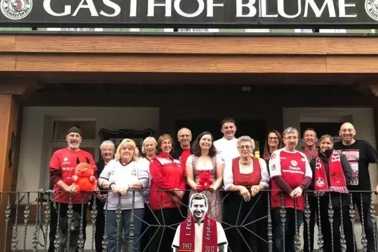 Auf den Spuren Fritz Walters: der FCK-Fanclub Fairplay an einem für den deutschen Fußball historischen Ort, im Wirtshaus Blume.