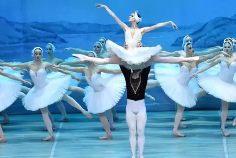 Alle Tänzerinnen und Tänzer haben die besten Ballettschulen Russlands absolviert.