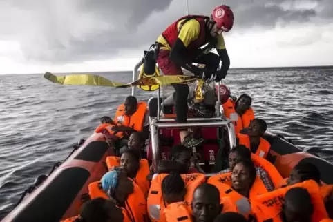 Seenotrettung im Mittelmeer: Daran will sich künftig auch die evangelische Kirche beteiligen.
