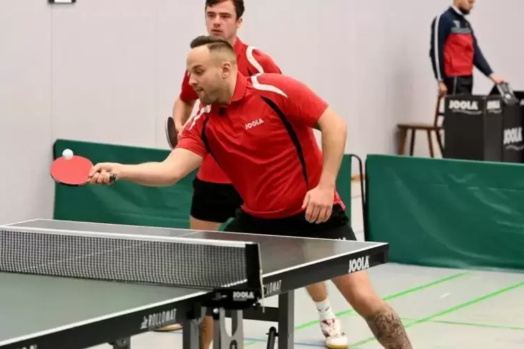 Andy Halinski (vorne) beim Doppel mit Rouwen Niklas.