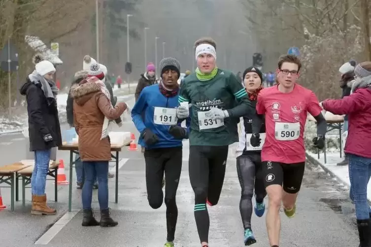 Die Spitzengruppe beim Lauf im Januar 2017. Christophe Krech (Zweiter von rechts) und Jannik Arbogast (rechts) sind wieder dabei