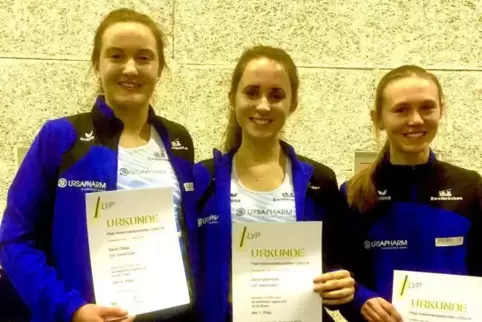 Vereinsmeisterschaft über 200 Meter: Sarah Gilles (links, 2.), Jana Faltermann (Mitte, 1.) und Anika Beierlein (3.) belegten bei