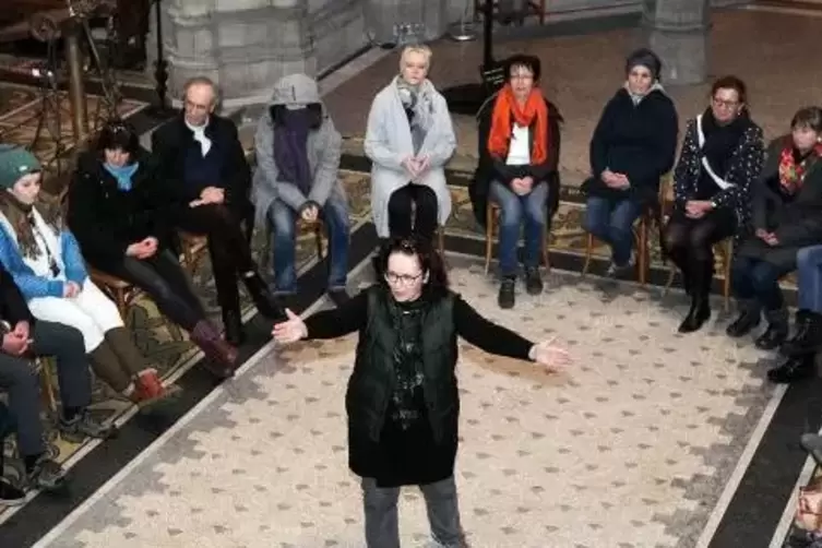 Jutta Brandl beim Circlesingen, hier in der Gedächtniskirche.