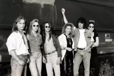 Gunnar Henges (2. von rechts) posiert in den 90er Jahren mit seiner Band „Scarlett“