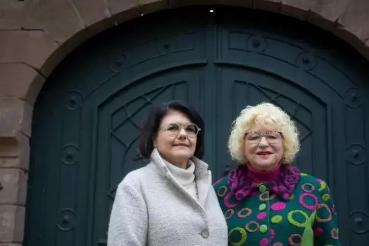 „Da ist man doch erst mal wie blockiert“, berichtet Rosi Quint (rechts). Mit Vera Trautmann-Ranker musste sie Fragen beantworten