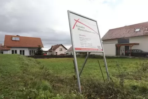 Baulücke im Rebblütenweg in Nußdorf. Im Dorf gibt es noch etliche unbebaute Grundstücke.