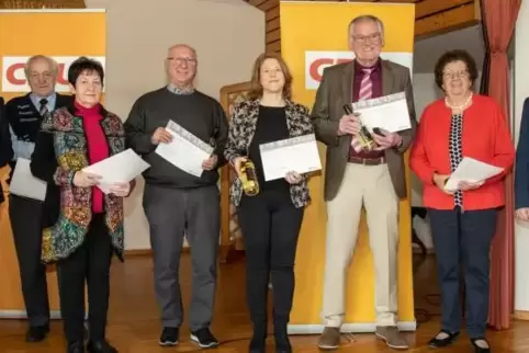 Ehrung bei der CDU Donnersbergkreis, von links: Heinrich Deibel (60 Jahre dabei), Marianne Braun (40 Jahre), Hans Ulrich Sittel 