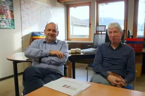 Klaus Hüther (links) und Wolfgang Naab, neuer und bisheriger Werkleiter im Dahner Felsenland.